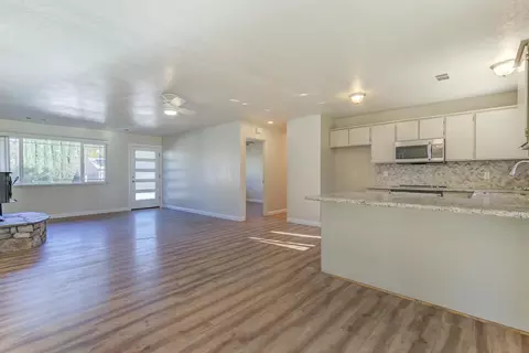 19011 Freda Ln, Redding, CA 96003 photo 11