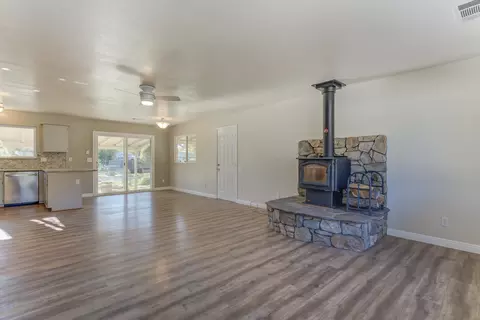 19011 Freda Ln, Redding, CA 96003 photo 8