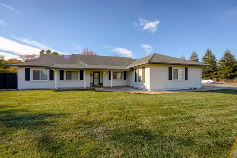20203 Eastview Dr, Redding, CA 96002 photo 1