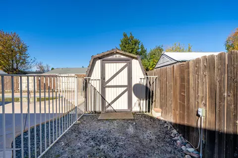 466 Rosewood Dr, Redding, CA 96003 photo 22