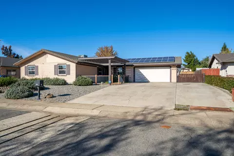 466 Rosewood Dr, Redding, CA 96003 photo 2