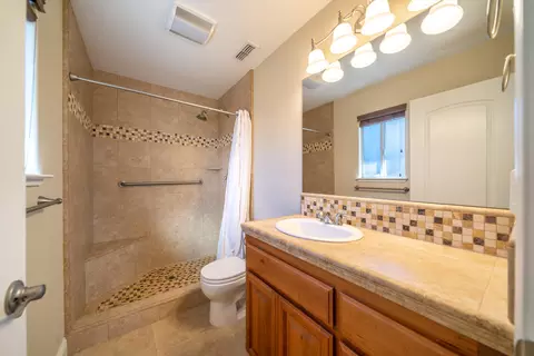 466 Rosewood Dr, Redding, CA 96003 photo 13