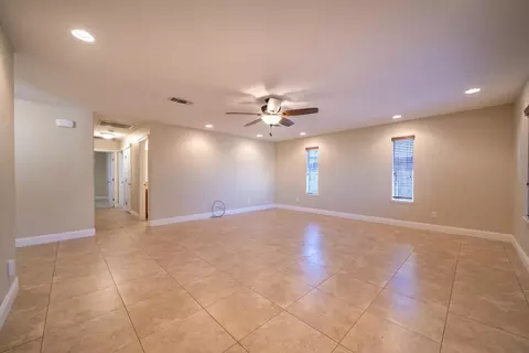 466 Rosewood Dr, Redding, CA 96003 photo 5
