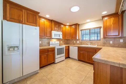 466 Rosewood Dr, Redding, CA 96003 photo 7