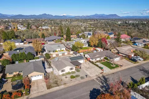 466 Rosewood Dr, Redding, CA 96003 photo 27