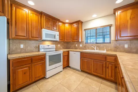 466 Rosewood Dr, Redding, CA 96003 photo 8