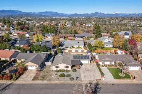 466 Rosewood Dr, Redding, CA 96003 photo 28