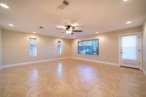 466 Rosewood Dr, Redding, CA 96003 photo 4