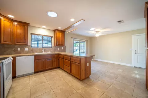 466 Rosewood Dr, Redding, CA 96003 photo 6