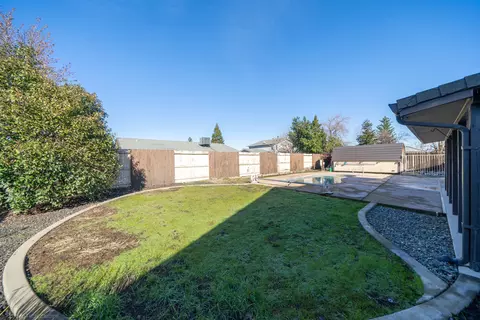 466 Rosewood Dr, Redding, CA 96003 photo 32