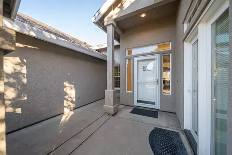 673 San Gabriel St, Redding, CA 96003 photo 3