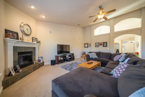 673 San Gabriel St, Redding, CA 96003 photo 10