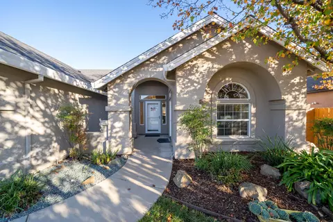 673 San Gabriel St, Redding, CA 96003 photo 2