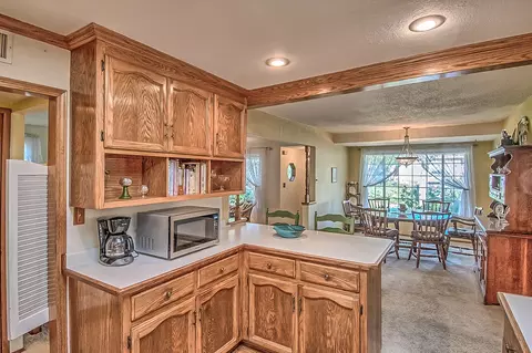 1589 Derby Ln, Redding, CA 96002 photo 8