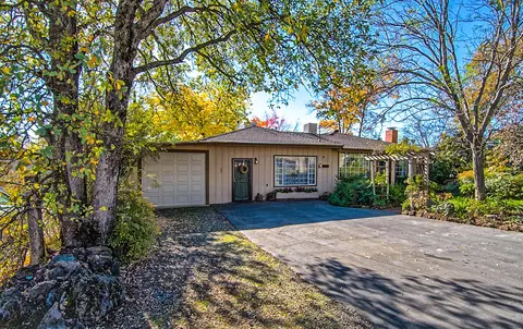 1589 Derby Ln, Redding, CA 96002 photo 1
