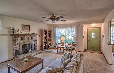 1589 Derby Ln, Redding, CA 96002 photo 2