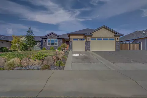 2126 Cadjew St, Redding, CA 96003 photo 3