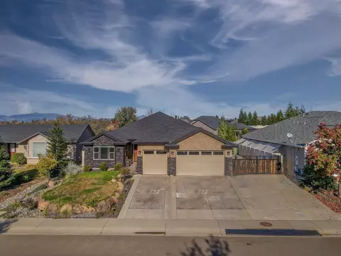 2126 Cadjew St, Redding, CA 96003 photo 1