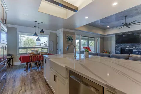 2126 Cadjew St, Redding, CA 96003 photo 21