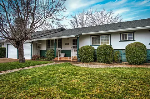 1252 Lorraine Dr, Redding, CA 96002 photo 4