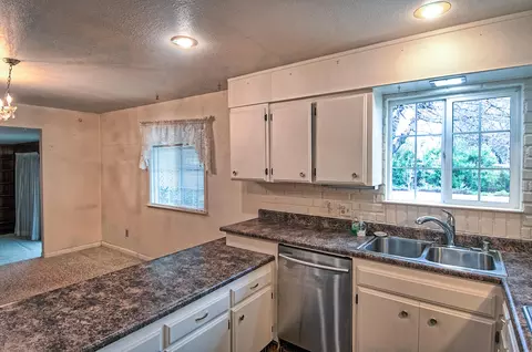 1252 Lorraine Dr, Redding, CA 96002 photo 8