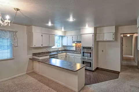 1252 Lorraine Dr, Redding, CA 96002 photo 2