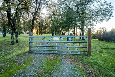 11816 Rebecca Ln, Redding, CA 96003 photo 18