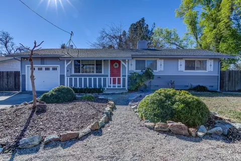 1215 Riviera Dr, Redding, CA 96001 photo 1