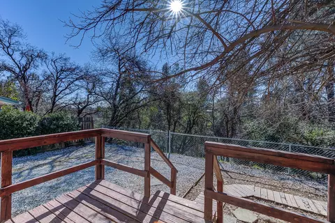 1215 Riviera Dr, Redding, CA 96001 photo 25