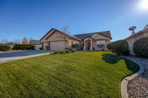 2109 Maudray Way, Redding, CA 96003 photo 6