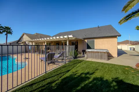 2109 Maudray Way, Redding, CA 96003 photo 7