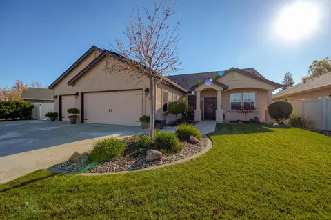 2109 Maudray Way, Redding, CA 96003 photo 1