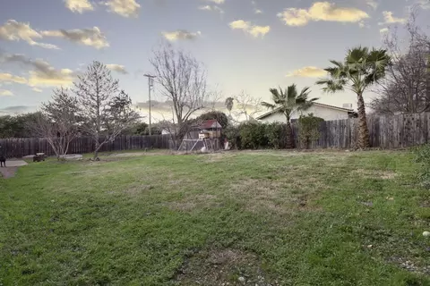 2816 Squire Ave, Redding, CA 96002 photo 13