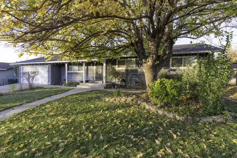 2816 Squire Ave, Redding, CA 96002 photo 1