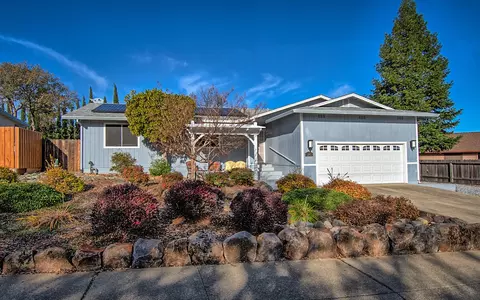 3268 Auburn Dr, Redding, CA 96001 photo 1
