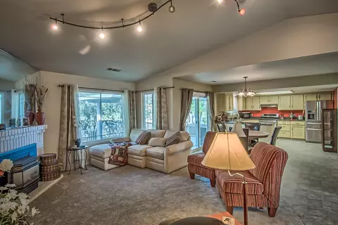 3268 Auburn Dr, Redding, CA 96001 photo 8
