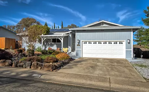 3268 Auburn Dr, Redding, CA 96001 photo 2