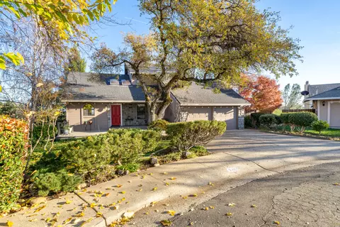 2405 Annette Dr, Redding, CA 96001 photo 2
