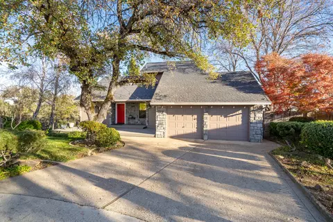 2405 Annette Dr, Redding, CA 96001 photo 1
