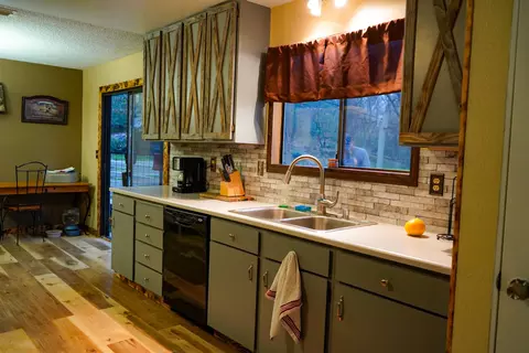 17586 Pine View Dr, Redding, CA 96003 photo 6