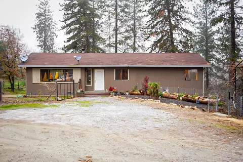 17586 Pine View Dr, Redding, CA 96003 photo 1