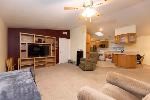 1047 Valli Ct, Redding, CA 96003 photo 4