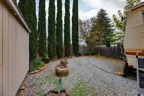1047 Valli Ct, Redding, CA 96003 photo 18