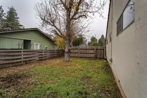 3725 Suzanne Way, Redding, CA 96002 photo 4