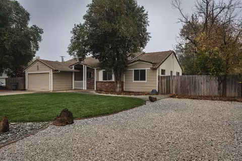 3725 Suzanne Way, Redding, CA 96002 photo 2