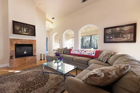 5955 Fairmont Dr, Redding, CA 96003 photo 4