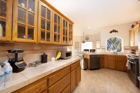 5955 Fairmont Dr, Redding, CA 96003 photo 8