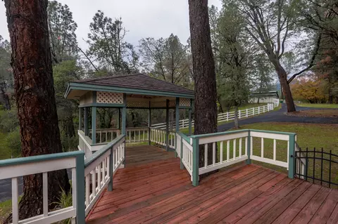 8138 Secluded Valley Dr, Redding, CA 96001 photo 2