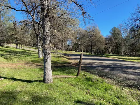 13872 Bear Cub Ct, Redding, CA 96003 photo 1