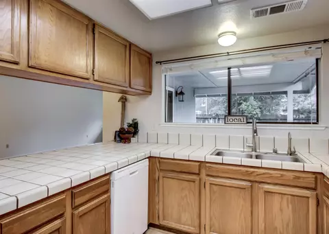 1032 Belcrest Dr, Redding, CA 96003 photo 8